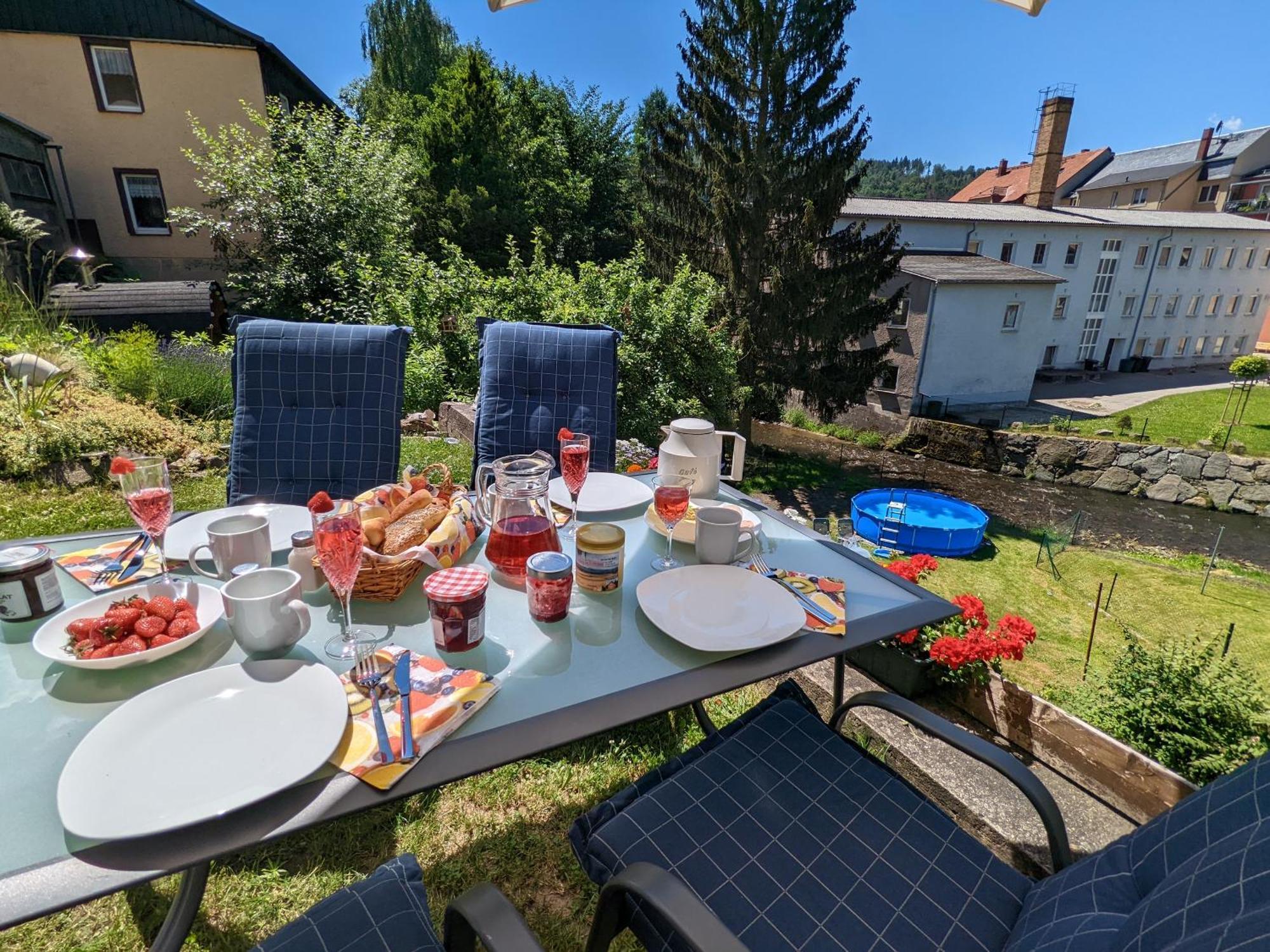 Hw2B - Urlaubsmagie - Wohlfuehlwohnung Mit Balkon, Pool, Sauna & Terrasse Sebnitz Dış mekan fotoğraf